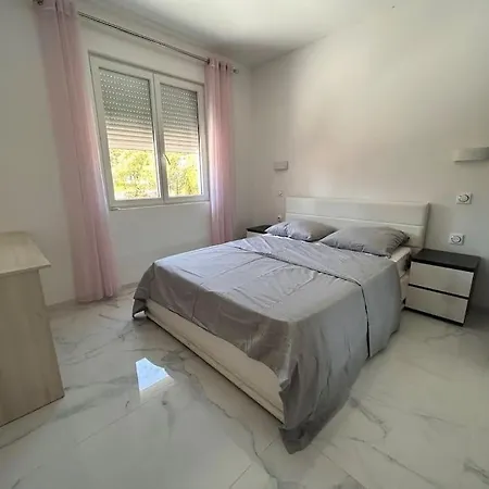 Apartamento 3 Chambres, Refait A Neuf, Piscine, Proche Et Gare