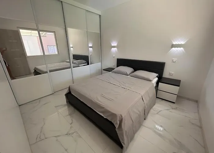 3 Chambres, Refait à Neuf, Piscine, Proche Et Gare *