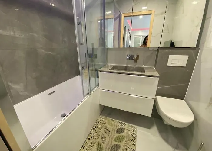 3 Chambres, Refait à Neuf, Piscine, Proche Et Gare Cagnes-sur-Mer