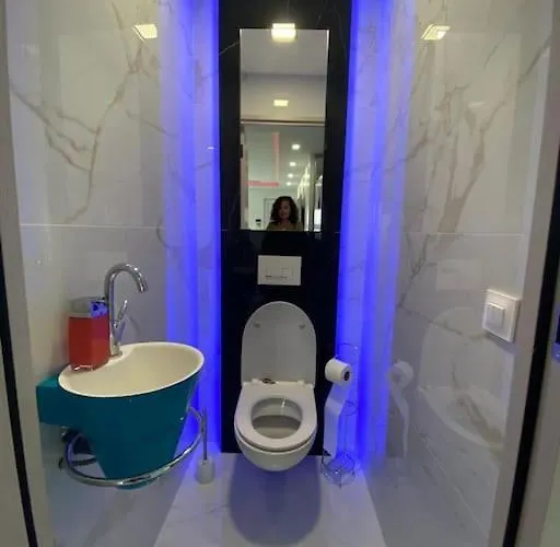 3 Chambres, Refait à Neuf, Piscine, Proche Et Gare Appartement *