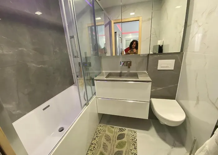 3 Chambres, Refait à Neuf, Piscine, Proche Et Gare * Cagnes-sur-Mer