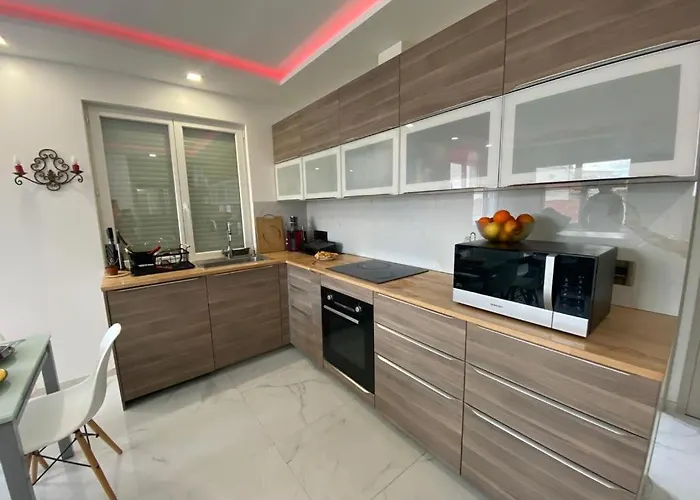 3 Chambres, Refait à Neuf, Piscine, Proche Et Gare *