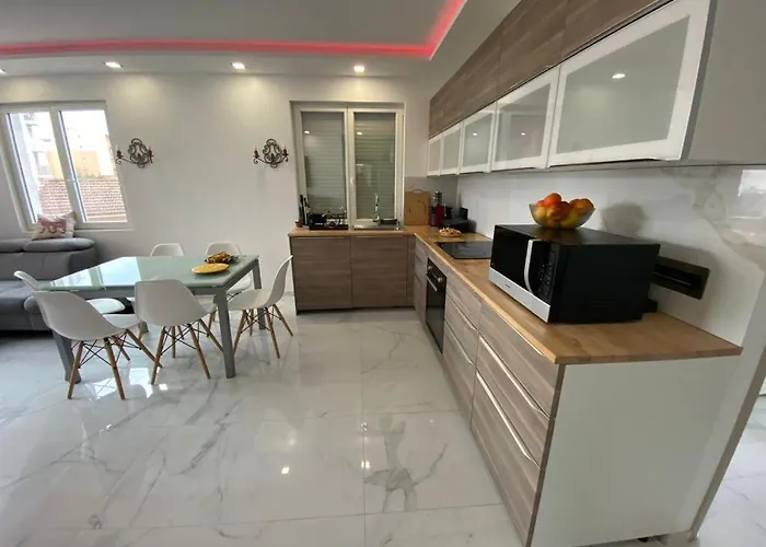 3 Chambres, Refait à Neuf, Piscine, Proche Et Gare Cagnes-sur-Mer