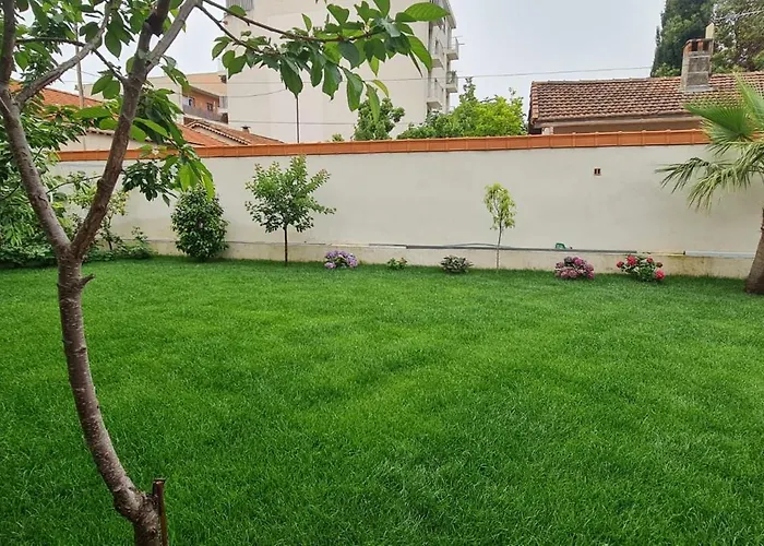 3 Chambres, Refait à Neuf, Piscine, Proche Et Gare Cagnes-sur-Mer